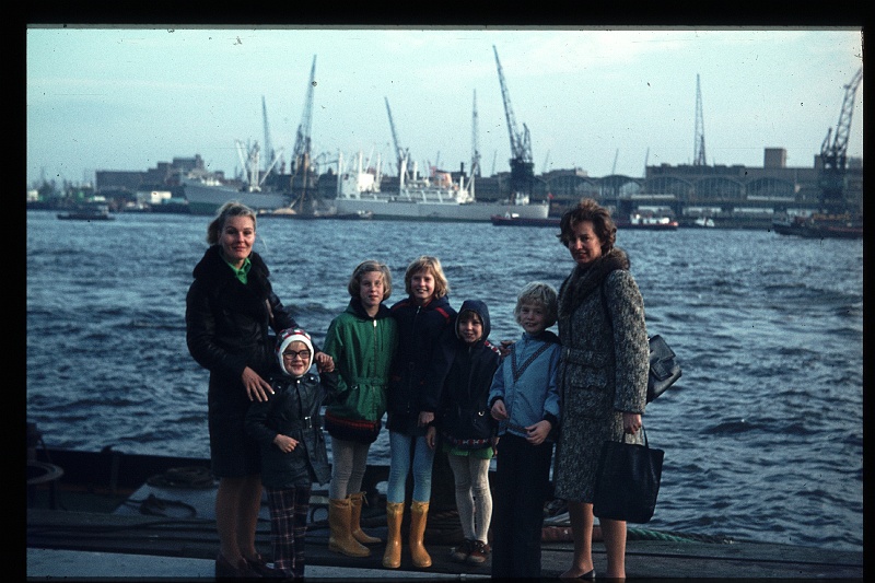 12.Rotterdam okt 1973 Mama,Traude,Brigitte,Marion,Peter,Britt.JPG